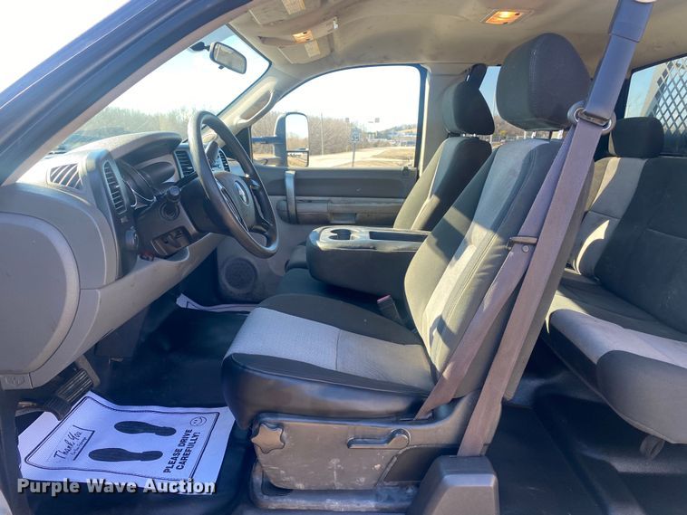 image for item DN8153 2009 Chevrolet Silverado 3500HD  utility bed pickup truck