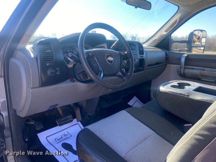 image for item DN8153 2009 Chevrolet Silverado 3500HD  utility bed pickup truck