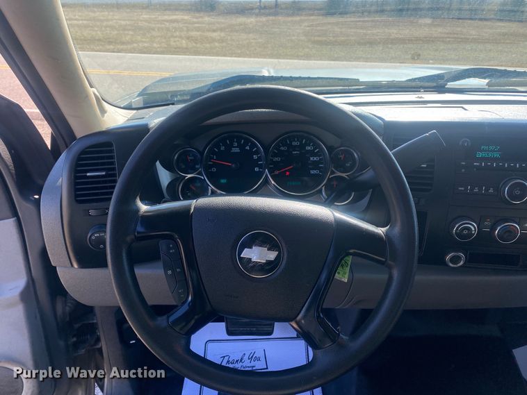 image for item DN8153 2009 Chevrolet Silverado 3500HD  utility bed pickup truck