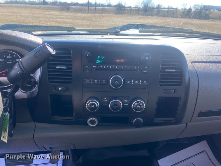 image for item DN8153 2009 Chevrolet Silverado 3500HD  utility bed pickup truck