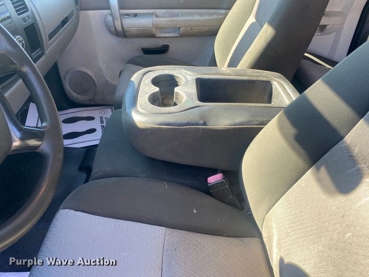 image for item DN8153 2009 Chevrolet Silverado 3500HD  utility bed pickup truck