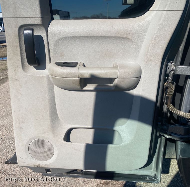 image for item DN8153 2009 Chevrolet Silverado 3500HD  utility bed pickup truck