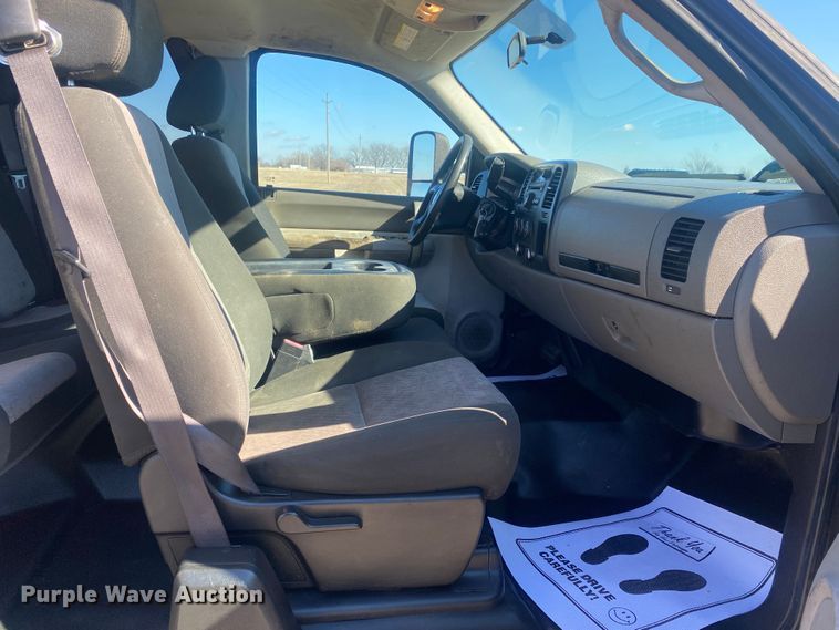 image for item DN8153 2009 Chevrolet Silverado 3500HD  utility bed pickup truck