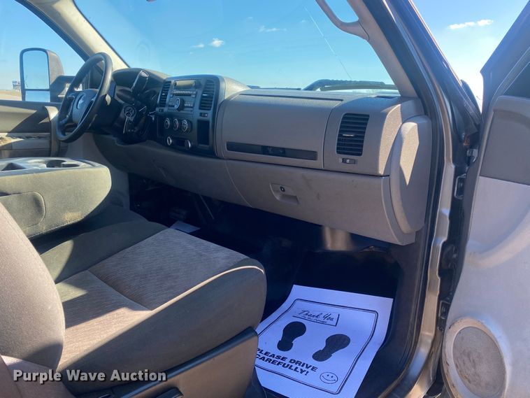 image for item DN8153 2009 Chevrolet Silverado 3500HD  utility bed pickup truck