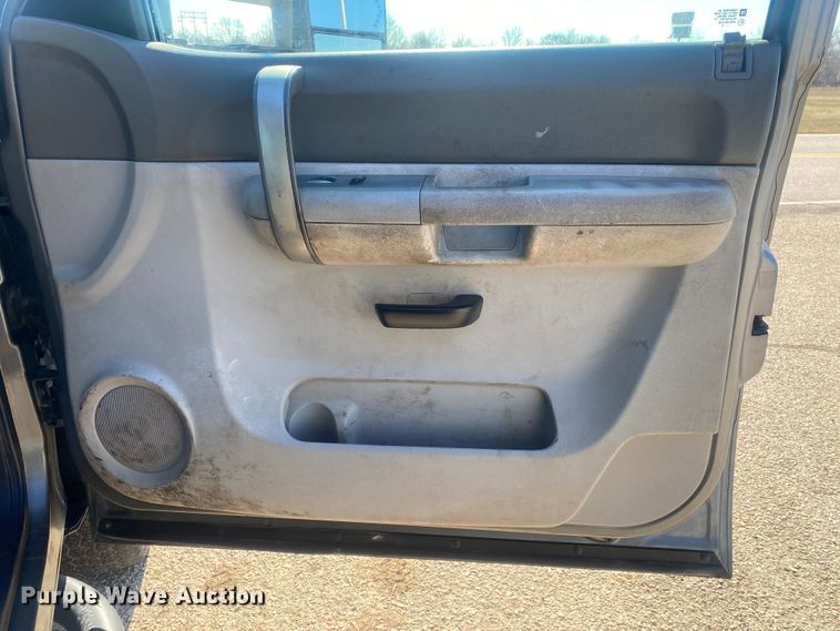 image for item DN8153 2009 Chevrolet Silverado 3500HD  utility bed pickup truck