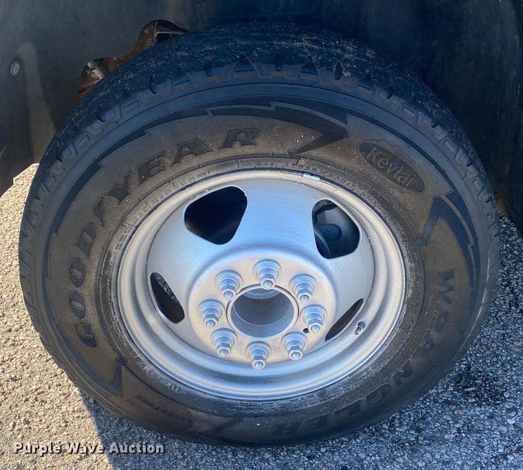 image for item DN8153 2009 Chevrolet Silverado 3500HD  utility bed pickup truck