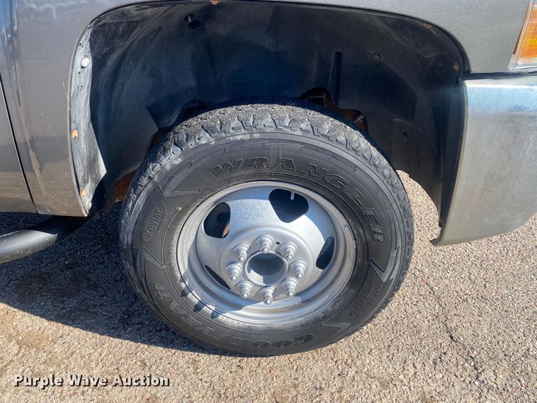 image for item DN8153 2009 Chevrolet Silverado 3500HD  utility bed pickup truck