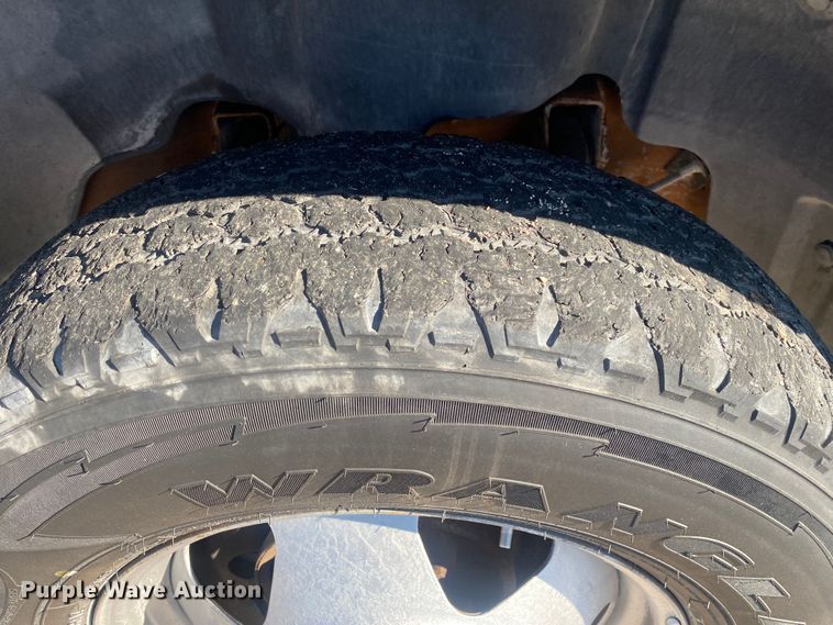 image for item DN8153 2009 Chevrolet Silverado 3500HD  utility bed pickup truck