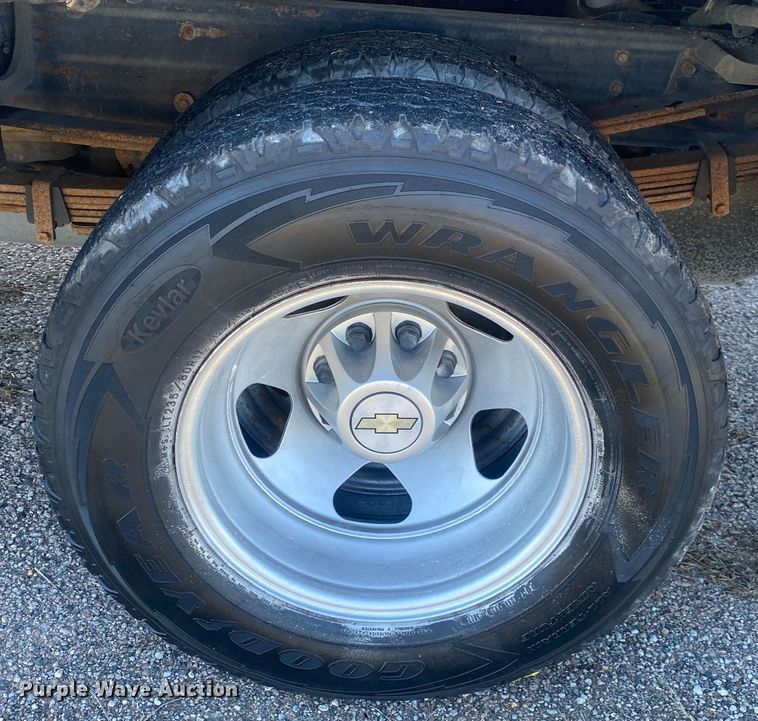 image for item DN8153 2009 Chevrolet Silverado 3500HD  utility bed pickup truck