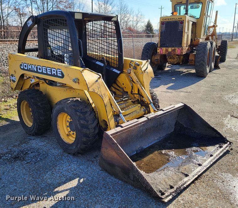 image for item DO3539 2000 John Deere 240  skid steer loader