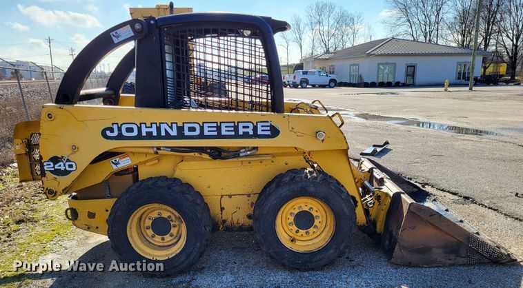 image for item DO3539 2000 John Deere 240  skid steer loader