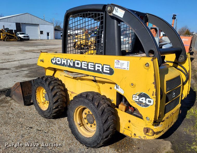 image for item DO3539 2000 John Deere 240  skid steer loader