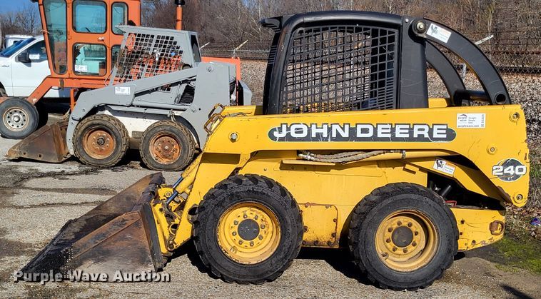 image for item DO3539 2000 John Deere 240  skid steer loader