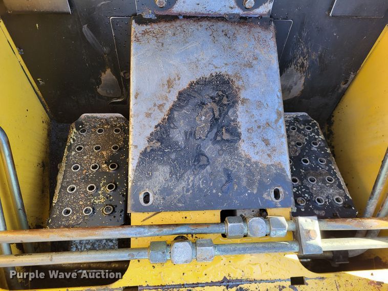 image for item DO3539 2000 John Deere 240  skid steer loader