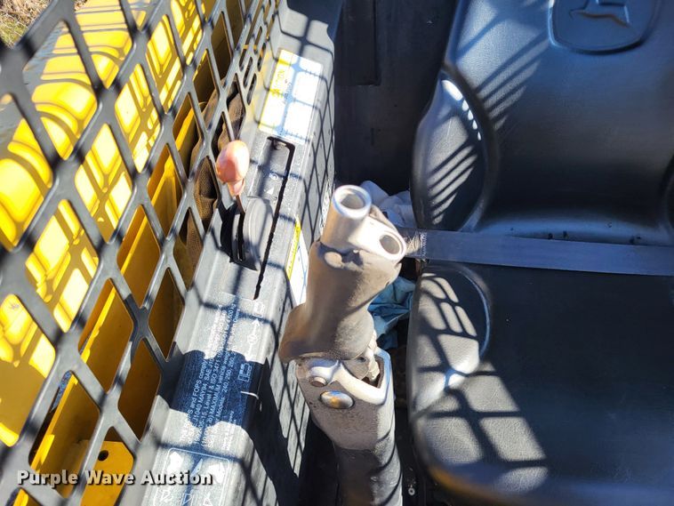 image for item DO3539 2000 John Deere 240  skid steer loader