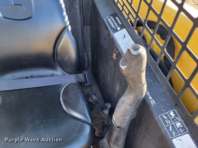 image for item DO3539 2000 John Deere 240  skid steer loader