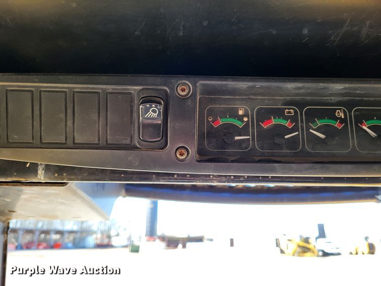 image for item DO3539 2000 John Deere 240  skid steer loader