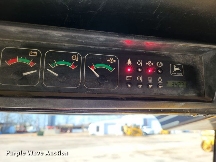 image for item DO3539 2000 John Deere 240  skid steer loader