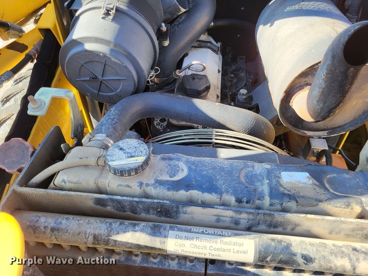 image for item DO3539 2000 John Deere 240  skid steer loader