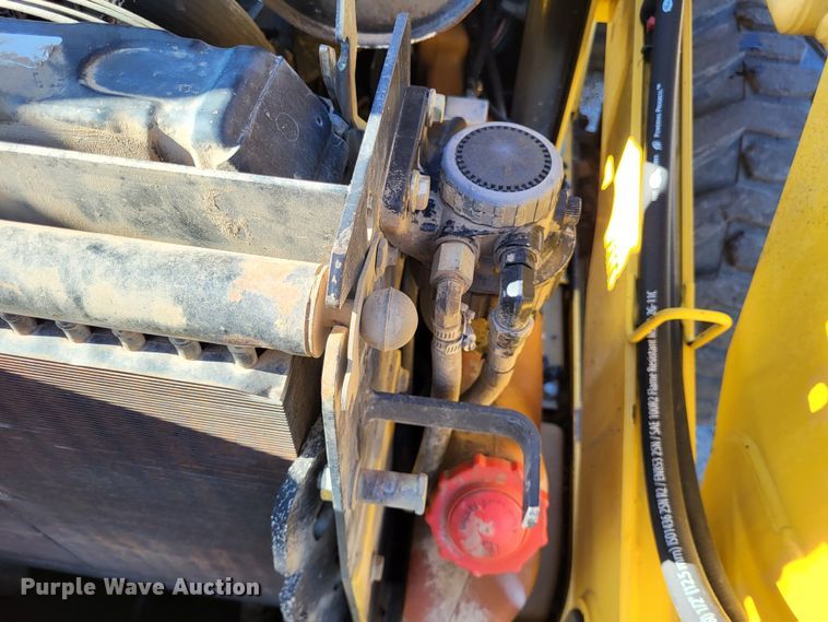 image for item DO3539 2000 John Deere 240  skid steer loader