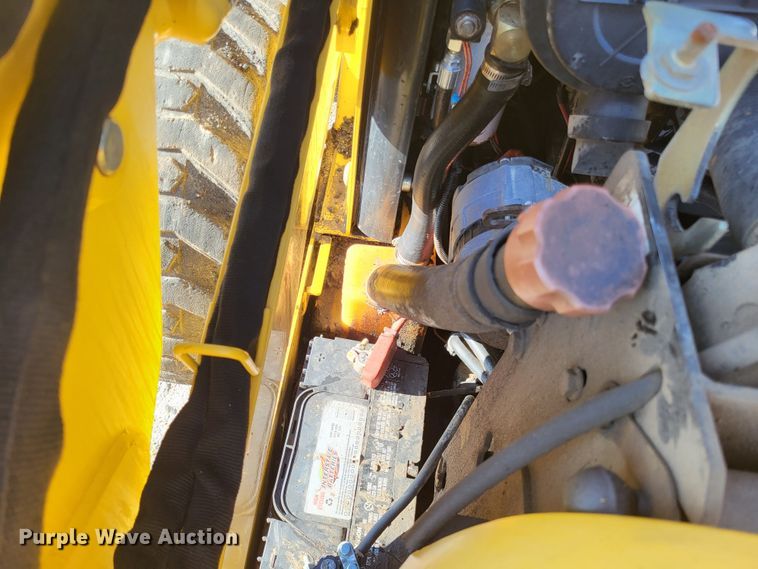 image for item DO3539 2000 John Deere 240  skid steer loader