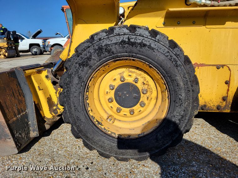 image for item DO3539 2000 John Deere 240  skid steer loader