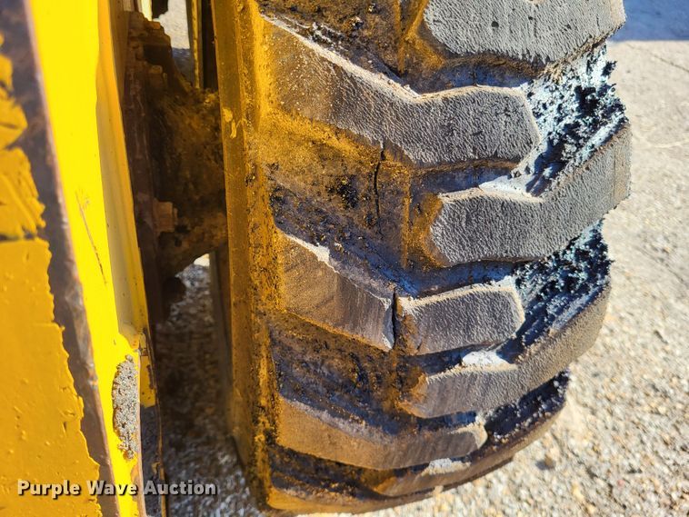 image for item DO3539 2000 John Deere 240  skid steer loader