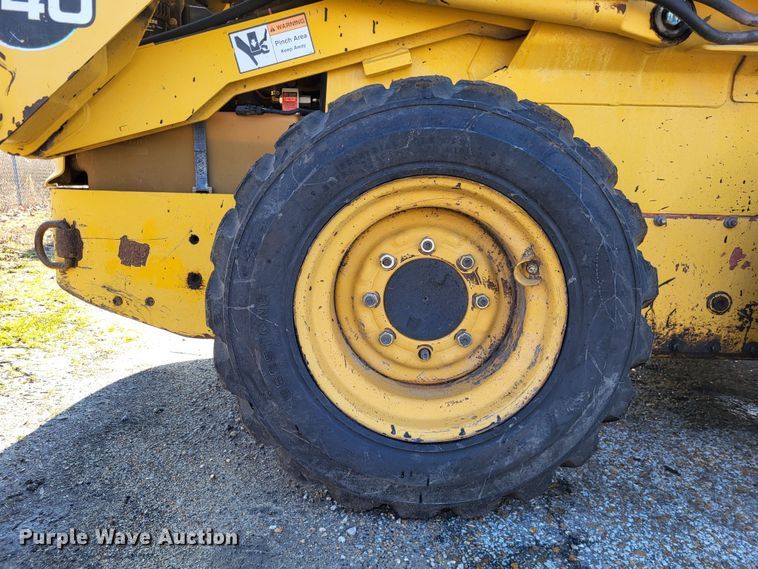 image for item DO3539 2000 John Deere 240  skid steer loader