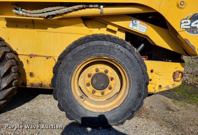 image for item DO3539 2000 John Deere 240  skid steer loader