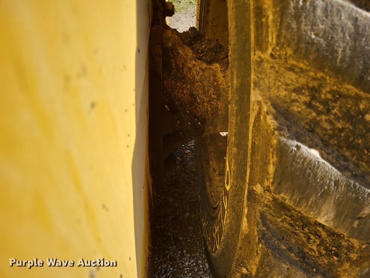 image for item DO3539 2000 John Deere 240  skid steer loader