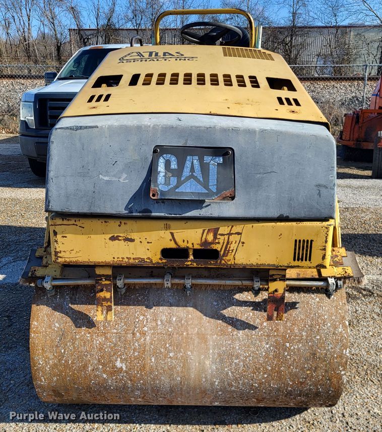 image for item DO3540 1995 Caterpillar CB224C  double drum vibratory roller