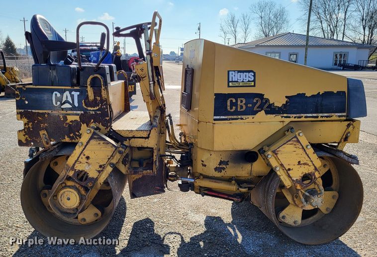 image for item DO3540 1995 Caterpillar CB224C  double drum vibratory roller