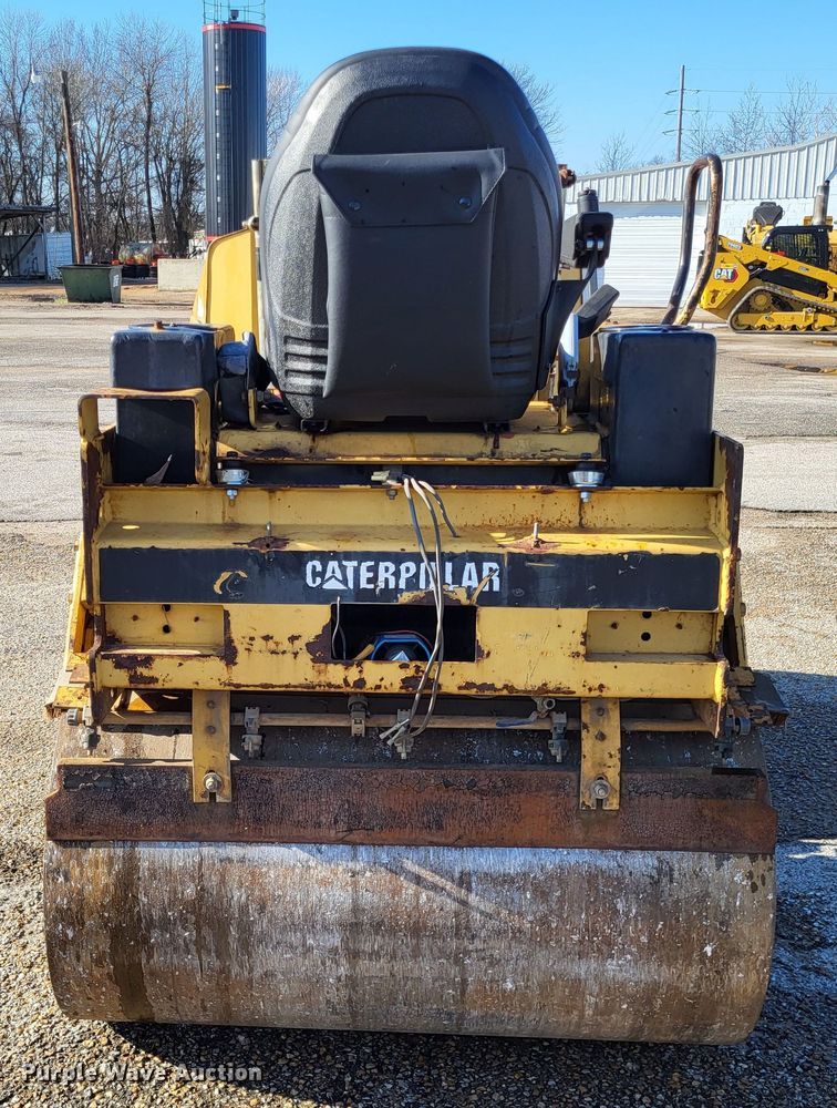 image for item DO3540 1995 Caterpillar CB224C  double drum vibratory roller