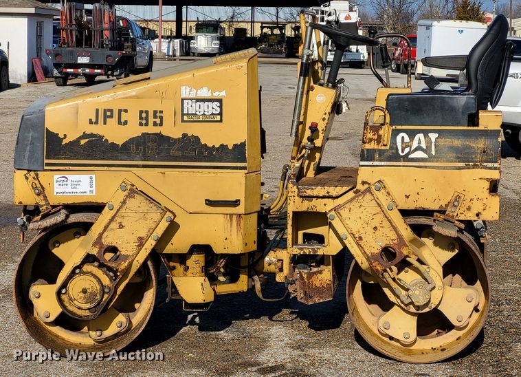 image for item DO3540 1995 Caterpillar CB224C  double drum vibratory roller