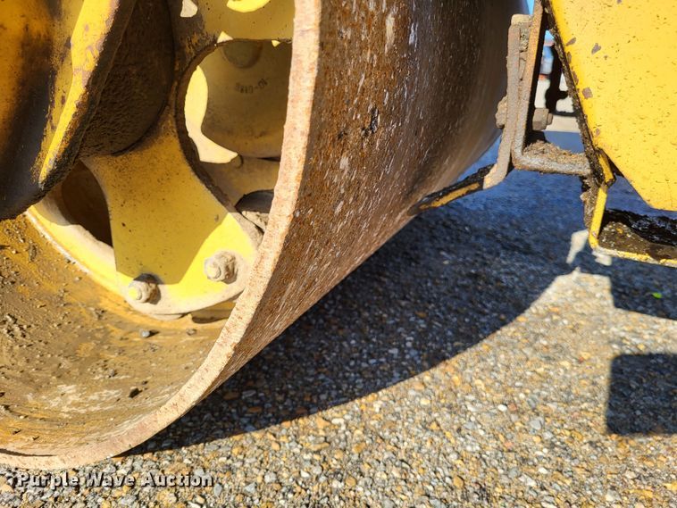 image for item DO3540 1995 Caterpillar CB224C  double drum vibratory roller