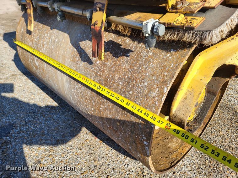 image for item DO3540 1995 Caterpillar CB224C  double drum vibratory roller