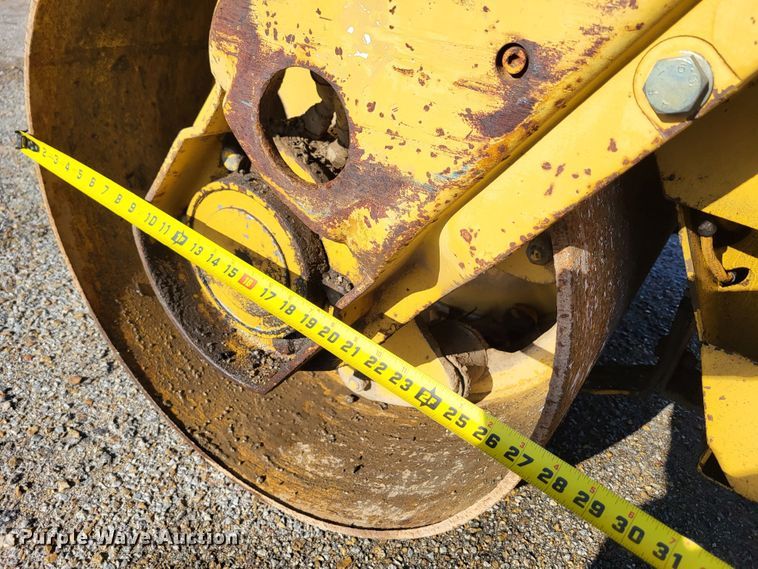 image for item DO3540 1995 Caterpillar CB224C  double drum vibratory roller