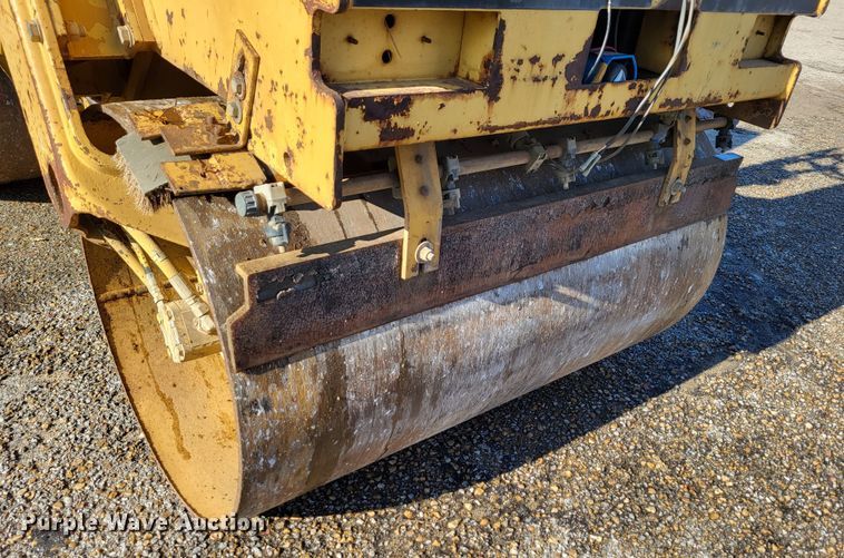 image for item DO3540 1995 Caterpillar CB224C  double drum vibratory roller