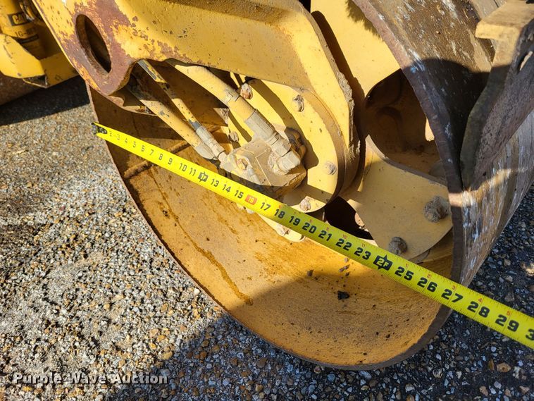 image for item DO3540 1995 Caterpillar CB224C  double drum vibratory roller