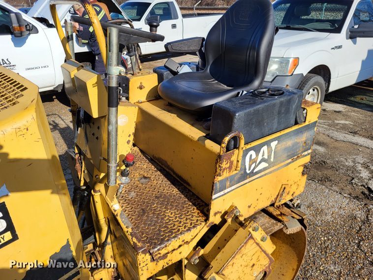 image for item DO3540 1995 Caterpillar CB224C  double drum vibratory roller