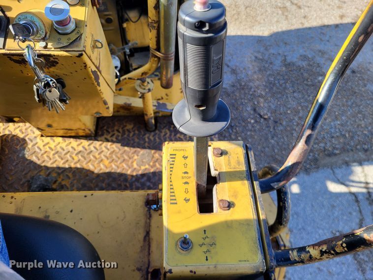 image for item DO3540 1995 Caterpillar CB224C  double drum vibratory roller