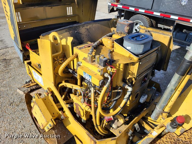 image for item DO3540 1995 Caterpillar CB224C  double drum vibratory roller