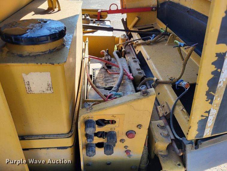 image for item DO3540 1995 Caterpillar CB224C  double drum vibratory roller