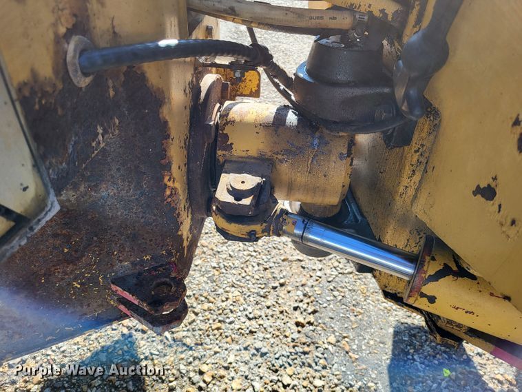 image for item DO3540 1995 Caterpillar CB224C  double drum vibratory roller