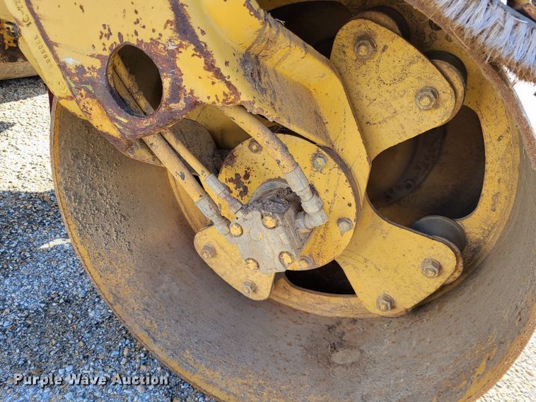 image for item DO3540 1995 Caterpillar CB224C  double drum vibratory roller