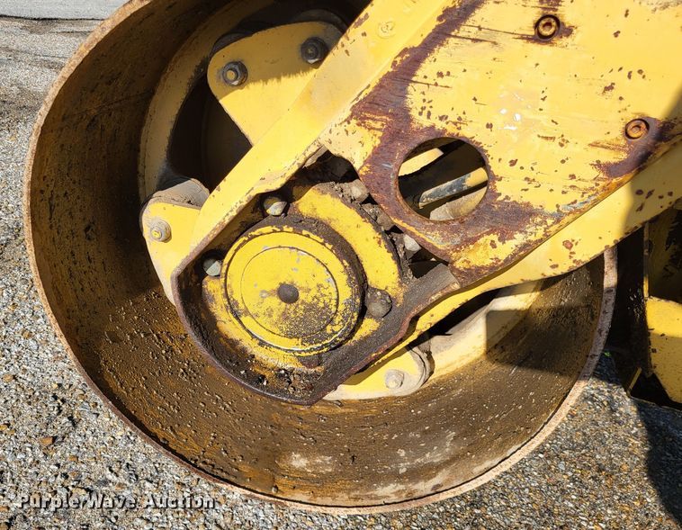 image for item DO3540 1995 Caterpillar CB224C  double drum vibratory roller