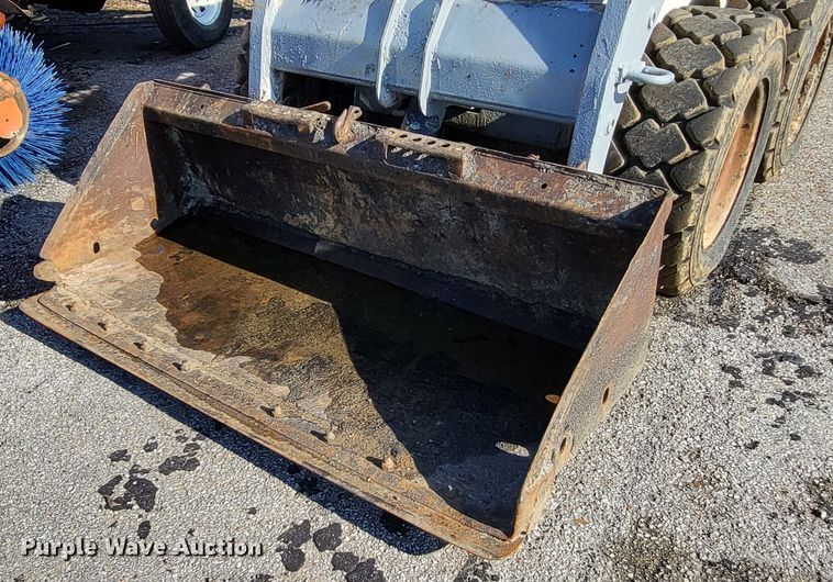 image for item DO3541 Bobcat  skid steer loader