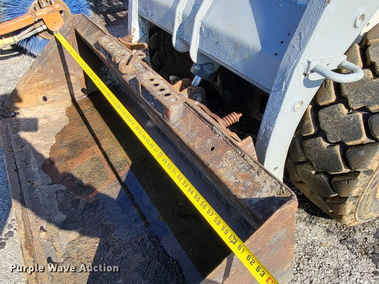 image for item DO3541 Bobcat  skid steer loader