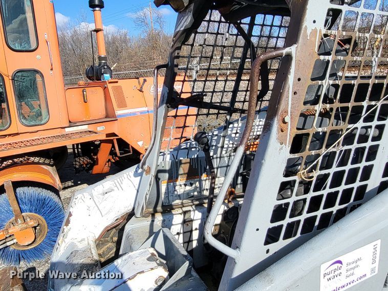 image for item DO3541 Bobcat  skid steer loader
