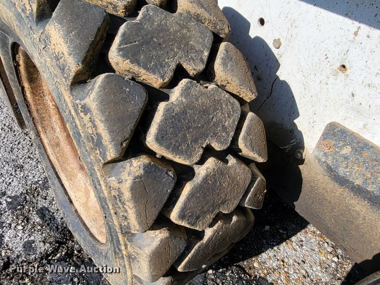 image for item DO3541 Bobcat  skid steer loader